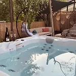 Maison Dans Les Arbres, Spa, Tennis, Parking Nîmes