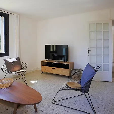 Holiday home Maison Dans Les Arbres, Spa, Tennis, Parking Nimes