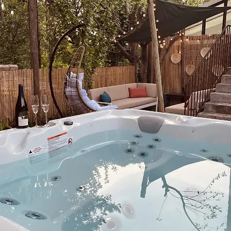 Maison Dans Les Arbres, Spa, Tennis, Parking Nîmes