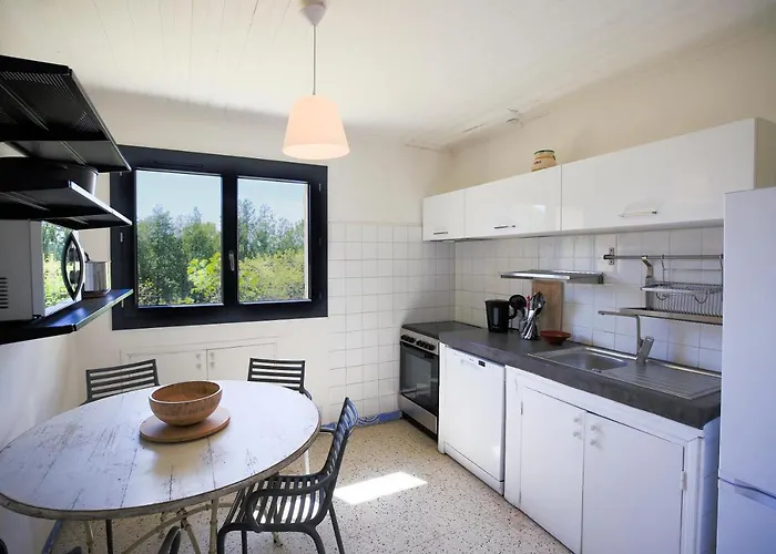 Maison Dans Les Arbres, Spa, Tennis, Parking * Nîmes