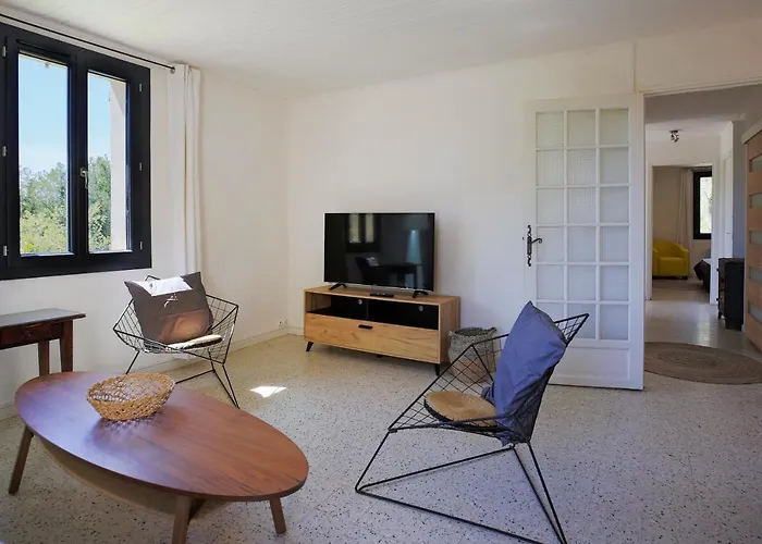 Ferienhaus Maison Dans Les Arbres, Spa, Tennis, Parking Nîmes