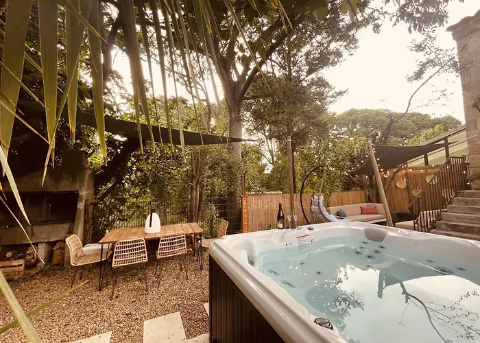 Maison Dans Les Arbres, Spa, Tennis, Parking * Nîmes